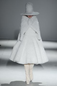 wgsn:  Conceptual winter wonderland over #PFW from @GPugh_Studio #AW14 Fashion Trend Forecast, Fashion Culture, White Hot, Trend Forecasting, 2014 Fashion, Winter Looks, Fashion Trend, Winter Wonderland