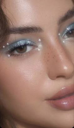 Festival Make Up, Concert Makeup, Mekap Mata, Rhinestone Makeup, Smink Inspiration, Ethereal Makeup, Dope Makeup, Mermaid Makeup, Blue Eyeshadow