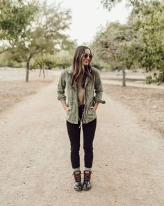 All Weather Sperry Duck Boots | LivvyLand Outfits With Sperry Boots, Sperry Boots Outfit, Rainboots Outfit, Rain Boot Outfit, Sperry Boots