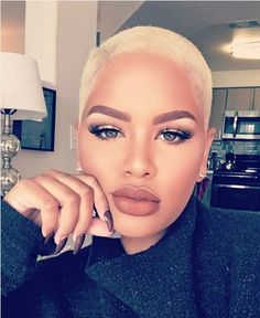 12 Short Hairstyles Perfect For Summer Alissa Ashley, Hair Styles For Short Hair, Petite Blonde, Styles For Short Hair, Cut Life, Braids Hair, Best Short Haircuts, Hairstyles For Black Women, Short Blonde