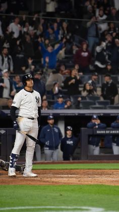 MLB New York Yankees star Juan Soto watching his home run leave the ballpark from home plate Juan Soto, New York Yankees Wallpaper, Yankees Baseball, Sport Photography, Baseball Season, Cute Nike Shoes, Cute Nikes