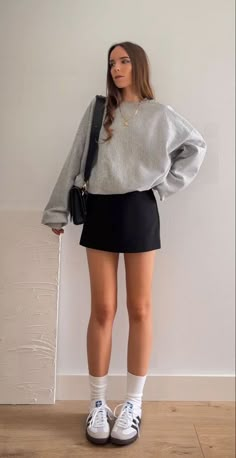 Casual And Minimalist Outfits, Casual San Francisco Outfit, Off Duty Princess, Philly Outfits Fall, Skirt Birkenstock Outfit, Black High Waisted Skirt Outfit, Black Out Game Day Outfit, Shoes To Wear With A Skirt, Casual Cool Girl Outfits