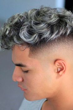 Mens Frosted Tips Hair, Frosted Tips Curly Hair, Frosted Tips Men, Frosted Tips Hair Men Curly, Short Hair Dye Ideas Men, Frosted Tips Hair Men, Curly Taper Fade, Frosted Tips, Warm Hair Color