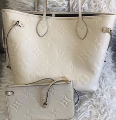 Women Bags Fashion Handbags, Louis Bag, Beige Handbags, Luxury Bags Collection, Beige Bag, Girly Bags, Purse Styles, Fancy Bags