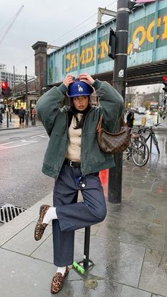 Streetwear Thanksgiving Outfits, New York Fashion Week Celebrities, Tabi Boot Outfit, Cool Outfit Accessories, Nyc Cold Outfits, Streetwear Fashion Nyc, Tokyo Womens Fashion, Nyc Streetwear Fashion, Warm New York Outfits