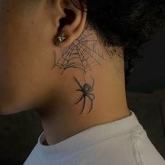 Men Behind The Ear Tattoo Ideas, Tattoo Ideas Neck Men, Men Behind The Ear Tattoo, Ethereal Neck Tattoo, Spider Neck Tattoo Men, Spider Tattoos Men, Tattoos Behind The Ear For Men, Male Hand Tattoos Ideas, Web Tattoo Behind Ear