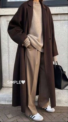 Casual Dresses For Summer, Workwear Capsule Wardrobe, Winter Mode Outfits, Style Désinvolte Chic, Look Adidas, Coat Trends, School Looks, Fall Fits, Winter Trends