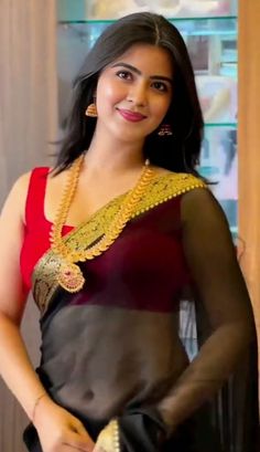 Amritha Aiyer Navel, Hot Topics Outfit