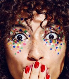 Konfetti Maximalist Styling Fashion, Polka Dot Makeup Look, Karneval Make Up, Polka Dot Makeup, Clown Make Up Karneval, Circus Clown Makeup, Karneval Diy, Festival Make Up