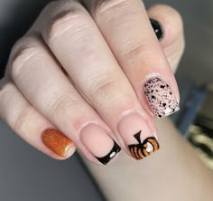 2023 Fall Nail Designs, August Square Nails, Nails Acrylic Neon, Thanksgiving Nails Simple, Pumpkin Nail Ideas, Thanksgiving Nail Colors, Simple Thanksgiving Nails, Square Halloween Nails, Nail Barbie