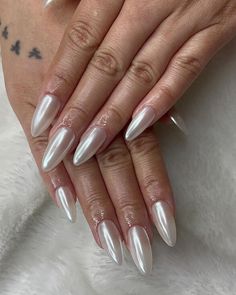 12 Nail Art Ideas For Libra Season 2024 Libra Nails, Natural Acrylic Nails, Chrome Nail Art, Libra Season, White Chrome, Pink Aura, Clouds Design, Trendy Nail Art, French Tips