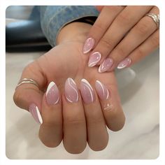 Oval Nails French Tip Art Designs, Short Stilleto French Tip, Trending French Nails 2024, Oval Nails With French Tip, Pale Pink Nail Designs, Elegant Almond Nails, Lilac Nails Design, Nail Elegant