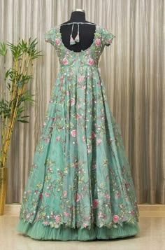 Unique Gown Design, Long Frocks For Women, Frock Ideas, Gown Dress Party Wear, Simple Frock Design, Long Frock Designs, Anushree Reddy, Long Gown Design, Simple Frocks