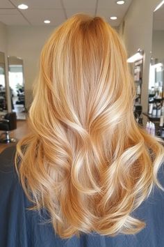 25+ Absolutely Stunning Honey Blonde Hair Ideas - Flo's Blog Shoulder Length Copper Blonde Hair, Sunshine Blonde Hair, Blonde Hair With Golden Highlights, All Over Color Blonde, Honey Blonde And Pink, Warm Blonde Hair Highlights, Golden Hair Color Honey, Honey Blonde Hair Inspiration