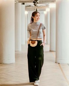 Thai Street Fashion, Street Fashion Women, Japanese Minimalist Fashion, Korean Airport Fashion, Chic Black Outfits, Professional Outfits Women, Daily Outfit Inspiration