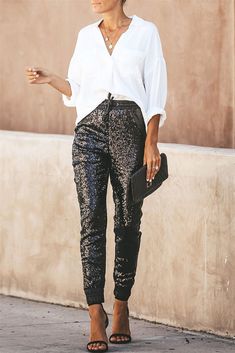 Sequin Top Outfit Casual, Modest Going Out Outfits Night, Black Sequin Pants Outfit, Sequin Outfit Ideas, Sequins Pants Outfit, Black Sequin Pants, Look Hippie Chic, Sequin Pant, Festive Attire