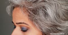 In-depth study of the causes of dryness in gray hair. This article covers all the aspects of gray hair frizz, along with tips and tricks to keep grey hair hydrated and healthy. Soften Gray Hair, Frizzy Hair Fix, Dry Gray Hair, Hair Frizz Control, Pixie Haircut Fine Hair, Psalm 92, Grey Hair Care, Shampoo For Gray Hair, Grey Hair Transformation