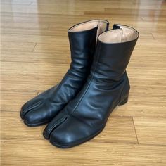 Black Maison Margiela Tabi Ankle Boot In Very Good Condition With Box Fashion Education, Maison Martin Margiela Shoes, Tabi Boots, Maison Margiela Tabi, Margiela Tabi, Margiela Shoes, Martin Margiela, Men's Shoes, Ankle Boot