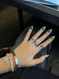 Like Green Chrome Nails, Chrome And Green Nails, Green Chrome Gel Nails, Black Green Chrome Nails, Green Reflective Nails, Green Chrome Nail Art, Green Mettalic Nails, Black Nails With Green Chrome, Metalic Green Nail