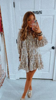 The dress of the season!! This dress has the prettiest pattern and material with the best cut of dress!! It is comfy meets classy and cute!!!! Boho Date Outfit, 2024 Wardrobe, Church Fits, Cute Work Outfits, Mom Fashion, Teacher Things, Girl Things, Fall Clothes, Curvy Dress