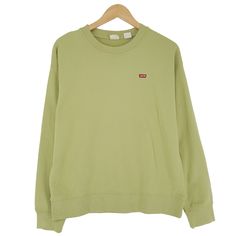 Levi's Sweatshirt Jumper Pullover Women Green Relaxed Oversized Size M This product data sheet is originally written in English. This item is new with defects, presenting a reliable addition to your wardrobe despite its imperfections. It may exhibit some small, barely visible defects such as minor stitching irregularities, slight discoloration, or small marks, stains, or tears. We encourage you to inspect the pictures provided for further details. To guarantee the perfect fit, please consult the measurements listed below: Measurements: Chest (armpit to armpit): 21 inches* Front Length (shoulder to hem): 25 inches* (*1 inch = 2.54 centimeters) In addition, we recommend examining the item's pictures for a comprehensive evaluation of its condition. Images can provide valuable insights into an Pullover Women, Women Pullover, 1 Inch, Jumper, Active Wear, Perfect Fit, Im Not Perfect, Sweatshirts Hoodie