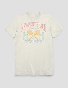 Destination Newport Tennis Team Unisex Tee Destination Newport Tennis Team Unisex Tee Model Is Wearing A Size Smedium. Model Measurements:height: 5'7" Bust: 32"waist: 25"hips: 36" Dream Clothes Preppy, Graphic Tees Preppy, Preppy Shirts For School, Cute Fits For 10-12, Preppy Tshirt Designs, Cute Summer T Shirts, Tennis Graphic Tee, Preppy Clothes For School, Summer T-shirts