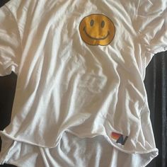 a super cute size small smiley face aviator nation top! It’s in perfect condition and shows no signs of wear! I am open to offers and feel free to message me with any questions!!
#aviatornation #aviatornationtop #aviatornationsmiley #aviatornationsweatpants #aviatornationhoodie Yellow Smiley Face, Aviator Nation, Preppy Outfits, Smiley Face, Smiley, Women's T Shirt, Super Cute, T Shirts For Women, Feel Free