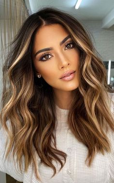 19. Dark Choco with Honey & Caramel Nothing is more thrilling than walking out of the salon with a whole new hair color and... Summer Brunette, Iranian Beauty, Money Piece, Real Hair Wigs, Brown Hair Balayage, Balayage Brunette, Hair Makeover, Brown Blonde Hair