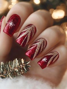 Most Trendy Nails, Glittery Christmas Nails, Holiday Manicure Ideas, Christmas Winter Nails, Holiday Manicure, Red Nails Glitter, Glitter Manicure