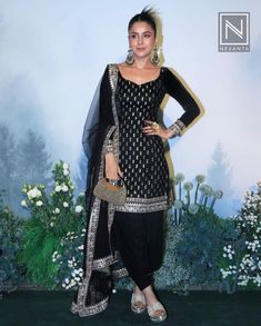 Black Punjabi Suit, Shehnaz Gill, Shehnaaz Gill, Kurti Dress, Simple Gowns, Indian Look, Indian Bridal Fashion, Party Wear Indian Dresses, Salman Khan