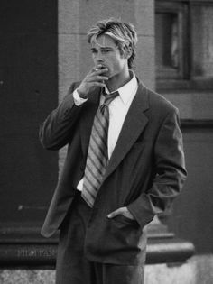 Brad Pitt 90s Wallpaper, Brad Pitt 90s Aesthetic, Brad Pitt 90s Style, Brad Pitt Suit, Brad Pitt Aesthetic, Brad Pitt Seven, Brad Pitt Wallpaper, Uk Icon, 90s Actors