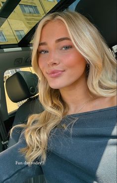 Honey Blonde Hair With Bright Money Piece, Everyday Makeup Blonde Hair Blue Eyes, Rylee Arnold Hair, Hair For Pale Skin Blue Eyes, Warm Bright Blonde Hair, Beautiful Blonde With Blue Eyes, Blonde Celebs, Natural Blonde Hair With Highlights, Blonde Hair For Pale Skin