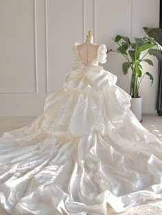 Gown Reference, Dresses With Beads, Wedding Dress Fashion, Puffy Wedding Dresses, Light Wedding Dresses, Hot Prom Dress, White Lace Wedding Dress, Tail Dress, Cathedral Train