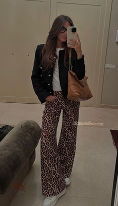 Leopard Pants Outfit 2024, Animal Print Pants Outfit, Leopard Outfit Ideas, Cheetah Jeans, Basic Outfits Summer, Leopard Pants Outfit, Leopard Print Pants Outfit, Chic Outfits Edgy, Cheetah Print Outfits