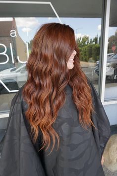 ломаные волны Brunette With Ginger Balayage, Loved In Color Hair, Red Hair From Brunette, Brunette To Ginger Hair, From Brunette To Red, Ginger Hair On Brunette, Amber Brunette Hair, Auburn Hair With Ginger Highlights, All Over Auburn Hair Color