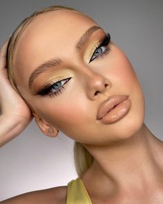 Makeup Uow! The Best Inspirations! [tap here] Natural Prom Makeup, Long Shiny Hair, Makeup Portfolio, Rave Makeup, Glam Makeup Look, Eye Makeup Designs, Glamorous Makeup, Glowing Makeup