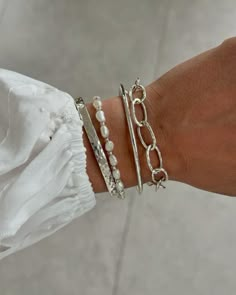 Bracelet Stack Inspiration, Silver Cute Jewelry, Clean Girl Silver Jewelry, Silver Bangle Stack