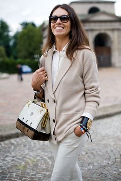 viviana volpicella. Viviana Volpicella street style Cold Weather Fashion, Fashion Editor, Street Chic, White Pants, Office Fashion, Italian Fashion, Milan Fashion Week, Hat Fashion