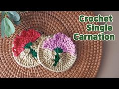 two crochet flower coasters sitting on top of a wicker mat with the words crochet single carnation