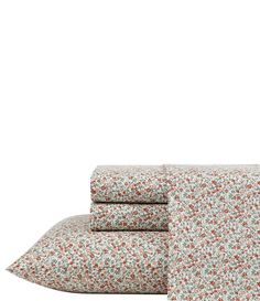 the sheet set is made with floral print and has two pillow cases on each side