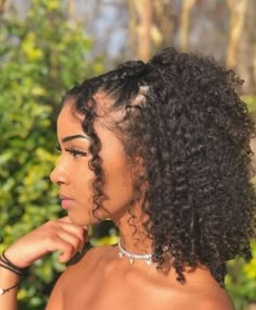 Rock your coily hair texture with any hairstyles and make heads turn. You can try half up half down, to beach waves, and many more. If you want to shop for wigs you can shop at Indique. Natural Hair Styles Easy, Curly Hair Inspiration, Coily Hair