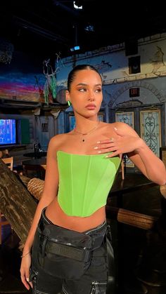 Neon Corset Outfit, Neon Going Out Outfit, Green Outfit Concert, Ferxxocalipsis Outfit, Ferxxo Concert Outfits, Ferxxo Outfits, Green Corset Outfit, Neon Outfits Party Night, Neon Outfits Party