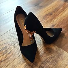 Never Worn Black Suede Dress Heels. Black Suede Dress, Heels Gold, Black Shoes Heels, Dress Heels, Suede Dress, Shoe Dazzle, Dress And Heels, Gold Details, Shoes Black