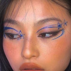 Ateez Makeup Inspired, Interesting Eyeliner, Y2k Eye Makeup, Cat Fishing, Ateez Concert, Fishing Ideas, Mode Editorials, Graphic Eyeliner