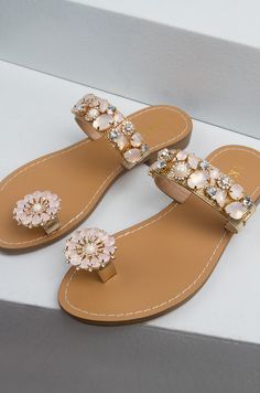 Derby Shoes Women, Indian Wedding Shoes, Flat Footwear, Coral Sandals, Diy Sandals, Toe Ring Sandals, Truth Or Dare, Wedding Shoes Lace, Pink Jewels