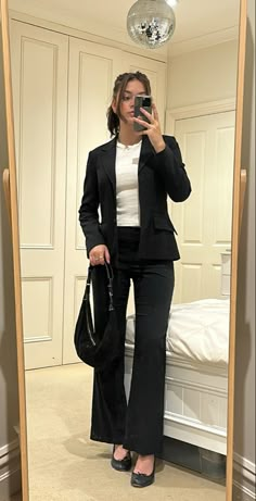 Mun Outfits Girl, Ap Seminar Outfits, Businesses Outfits Women, Bussnis Woman Outfit, Simple Formal Attire Women, Smart Business Women, Mun Inspo Outfits, Business Formal Aesthetic, Formal Business Attire Women Job Interviews