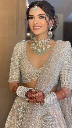 Indian Wedding Outfits Reception, 2023 Bridal Lehenga Designs, 2023 Wedding Lehenga, Night Wedding Outfits Indian, Reception Lengha For Bride, Engagement Outfit Inspo Indian, Lehenga Look For Engagement, Hair Do With Lehenga, Pastel Indian Wedding Outfits