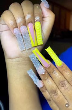 Freestyle Birthday Nails, Daisy Acrylic Nails, Fye Nails, Nails Inspired, Swarovski Nails, Cute Acrylic Nail Designs