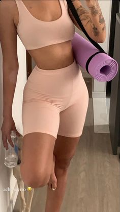 Pilates Body Goals, Look Kylie Jenner, Summer Workout Outfits, Superenge Jeans, Pink Pilates Princess, Outfit Elegantes, Modele Fitness, Pilates Clothes, Estilo Fitness