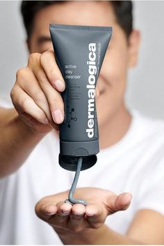 Dermalogica gợi ý đến bạn đọc dòng sữa rửa mặt than hoạt tính Active Clay Cleanser được yêu thích hiện nay. #skincare #suaruamat #dermalogicavietnam #kiemdau #trimun Forehead Acne, Skin Therapist, Pose Model, Body Therapy, Skin Care Range, Skin Therapy, Live Your Best Life